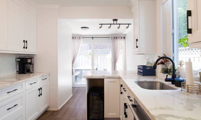 Beaconsfield Village House | Queen West Bright & Spacious Home