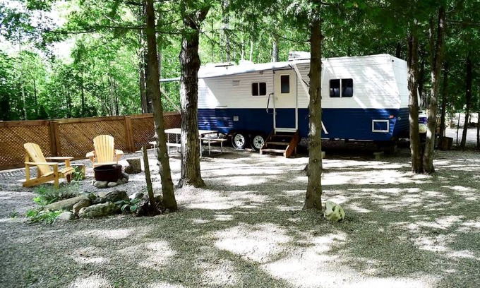 Miller Lake RV Rental | Recreational vehicle (RV) ∙ 1 bedroom ∙ 4 guests
