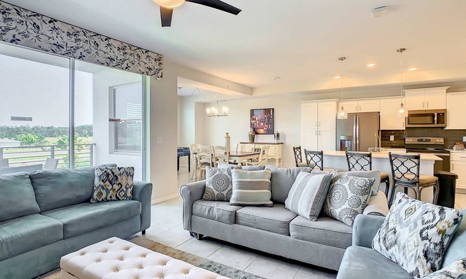 Kissimmee Condo | Relaxing DisneyRoom/Clubhouses/Waterpark