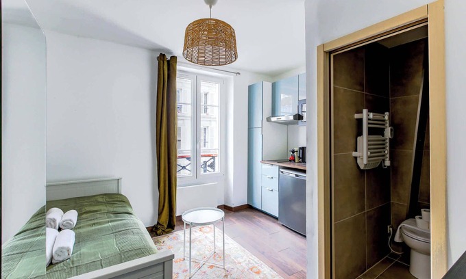 Belleville Apartment | Renovated studio 2 pers Bastille/Oberkampf A/C