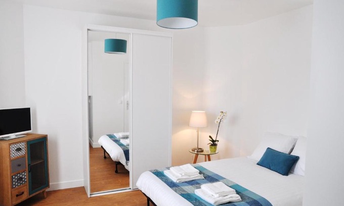 Centre Apartment | RESIDENCE ROCHEGUDE-Studio n°2-PROCHE LA DEFENSE/PARIS