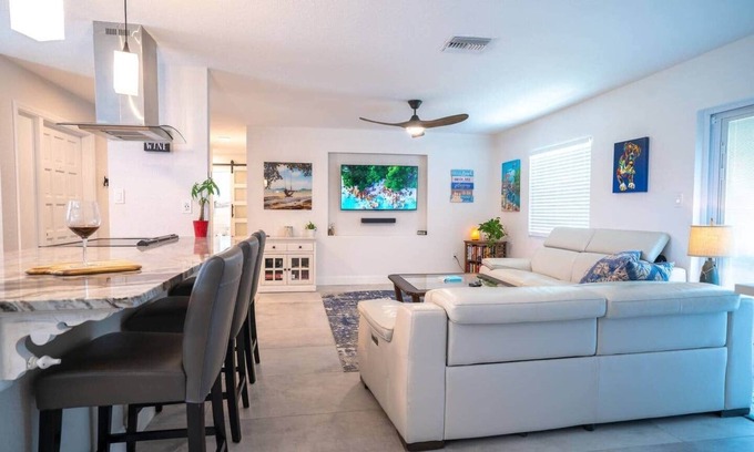 Bee Ridge House | Sarasota House Modern King Size Beds + Fenced Yard