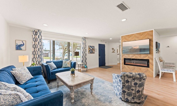 Harbor Heights House | Seaside Serenity Retreat β Steps to the Beach with BBQ & Tiki Hut π