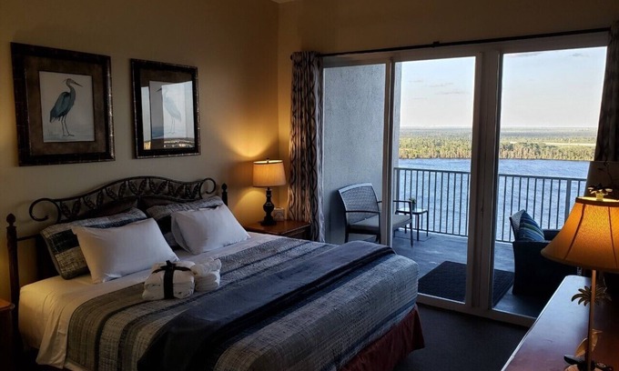 Florida Central Atlantic Coast Condo | Serene Oasis Lakefront Penthouse Facing Disney