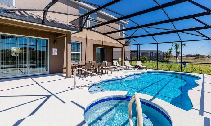 Loughman House | ⛱ Solterra - 5★ Clubhouse + Lazy River - South Facing Pool & Spa- Games Room ✈