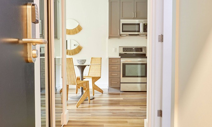 Grange Park Apartment | Sonder The Elm | Superior One-Bedroom Apartment