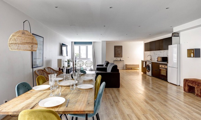 Amerique Apartment | Spacious 4BDR in Buttes Chaumont pour 12 pers