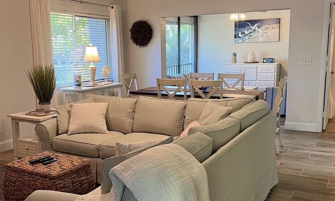 Kings Lake Condo | Spacious and Cozy Naples Nest