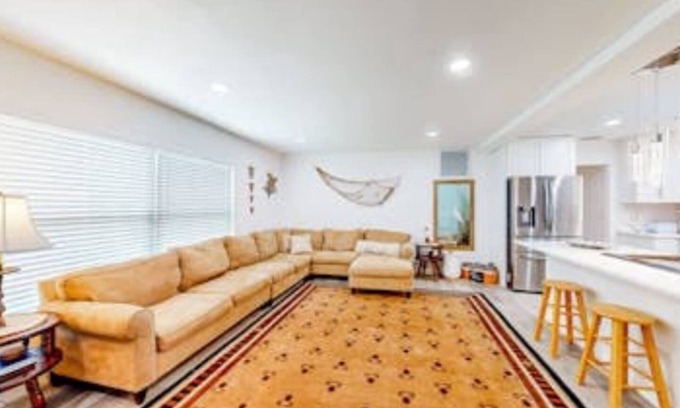 Clearwater House | Spacious Clearwater 4BR,3BA Cowboy Pool, Fire pit, Pet-Friendly 10 Min to Beach