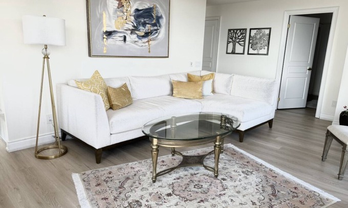 Willowdale Apartment | Spectacular 2 Bedroom+Den and 2Bathroom/Free Parking/North York