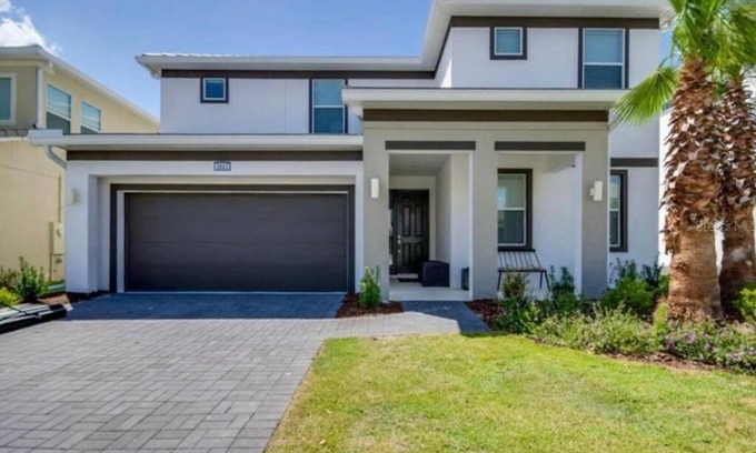 Kissimmee House | Spectacular 8 Bedroom Home Close To Universal Studios & Disney World!