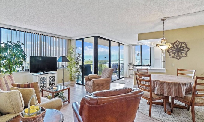 Isla del Sol Condo | St. Pete Isla Del Sol Bahia J-408: 2BD/2BA