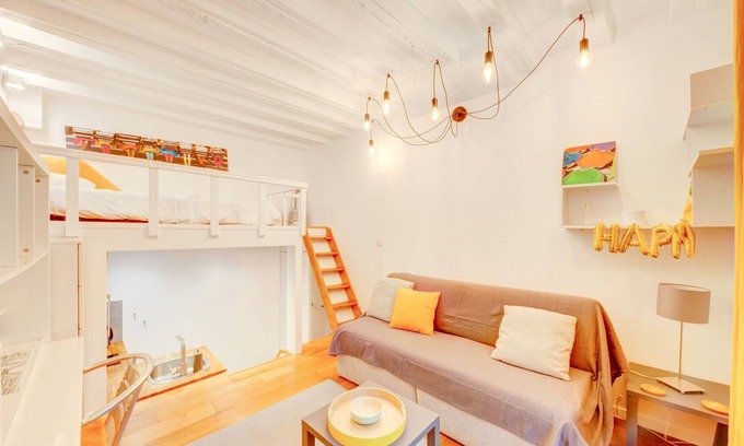 Hopital Saint-Louis Apartment | Studio atypique proche Canal Saint-Martin