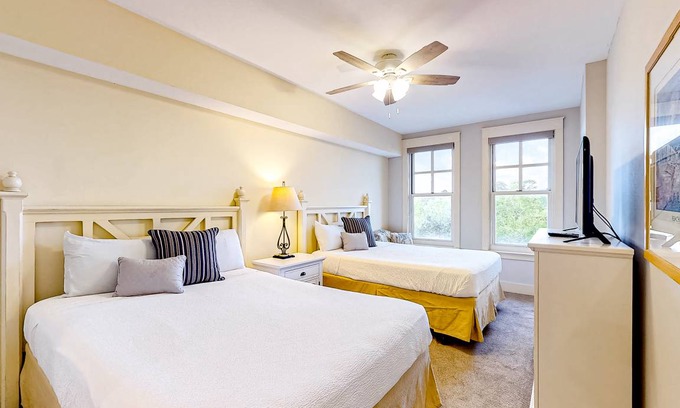 Baytowne Wharf Apartment | Studio flat ∙ 4 guests