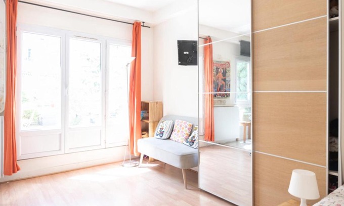 Pere Lachaise Apartment | Studio with TERRACE near Père Lachaise