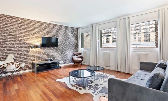 Grenelle Apartment | Stunning 1 Bedroom Apartment in Paris