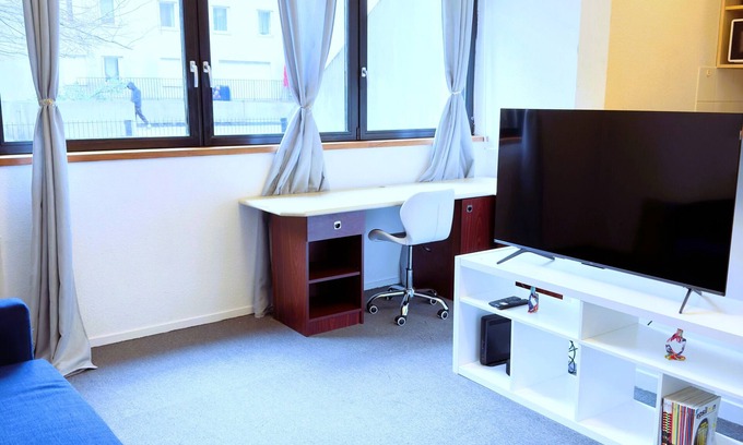 Flandres Apartment | Stylish 1-Bedroom Apartment with Private Terrace - 4 minutes from the Metro,