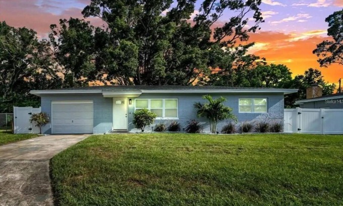Bayview House | Sunset Serenity 10min to Beach & Downtown St Pete