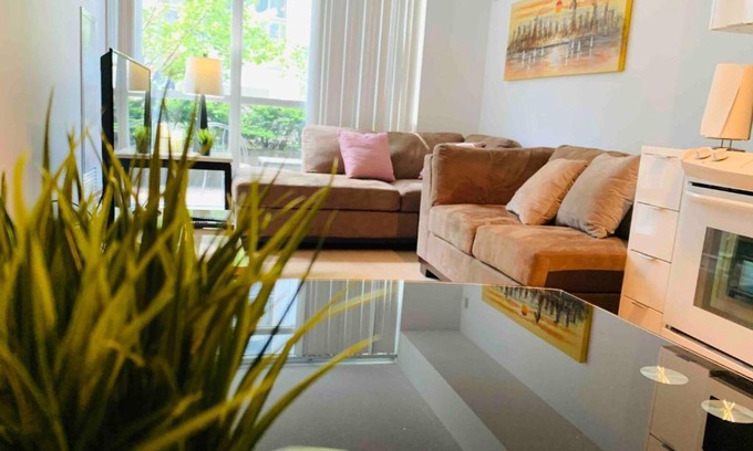 CityPlace Apartment | SunShine Stays + Den Terrace