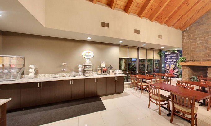 Sudbury Hotel | Super 8 by Wyndham Sudbury ON