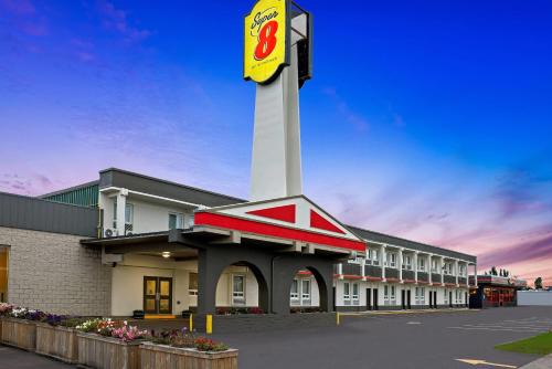 Thunder Bay Hotel | Super 8 by Wyndham Thunder Bay