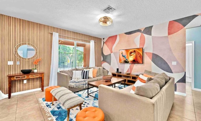 Lake Buena Vista House | SUPER BIG- SLEEPs 30 w POOL & GAME ROOM