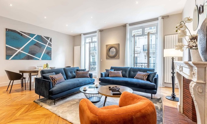 Champs-Elysees Apartment | Sweett | Cerisoles V