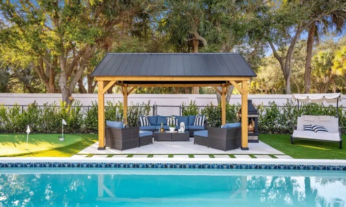 Palm Beach Gardens House | The Blue Palm: Pool & Golf + 1 mile to Beach π΄
