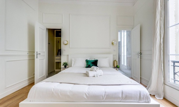 Chaussee-d'Antin Apartment | The Emerald - Refurbished - Opera