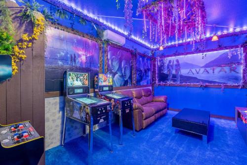 Bay Hill House | Thematic House w Private Pool SPA Game Room