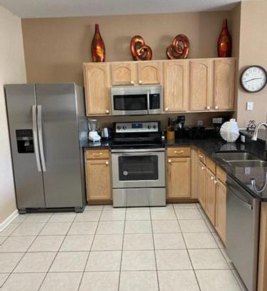 Windsor Hills Apartment | Three BR * 2 Miles to Disney, pool, free WiFi