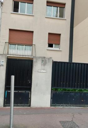 Noisiel Hostel | TONY House