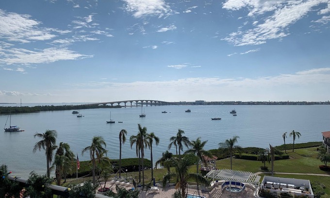 Isla del Sol Condo | Top Floor Condo with beautiful bay views!