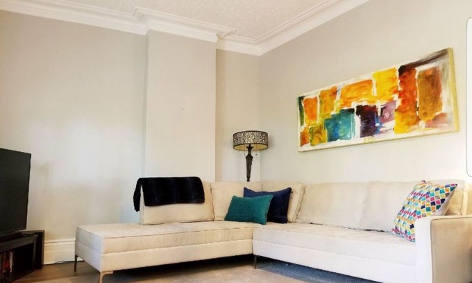 Parkdale House | Toronto Downtown West Modern Home for 6 People 2 Floor 3 BR 2 WR