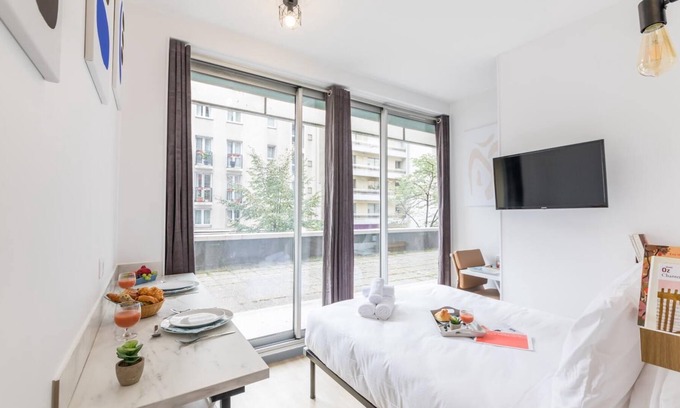 15th Arrondissement Apartment | Tour Eiffel - Saint-Charles 12: cosy flat for 2
