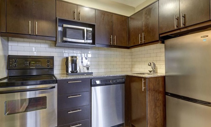 Church and Wellesley Hotel | Town Inn Suites Toronto - Deluxe One Bedroom