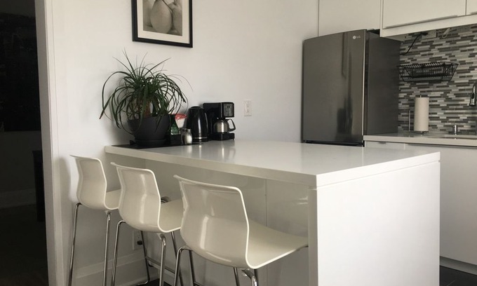 Kensington Market House | Travellers Delight In Kensington Market Parking Available