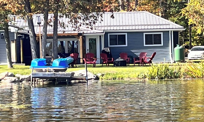 Trent Hills Cottage | Trent River Retreat – Peaceful Waterfront Cottage with Private Dock, Sunroom