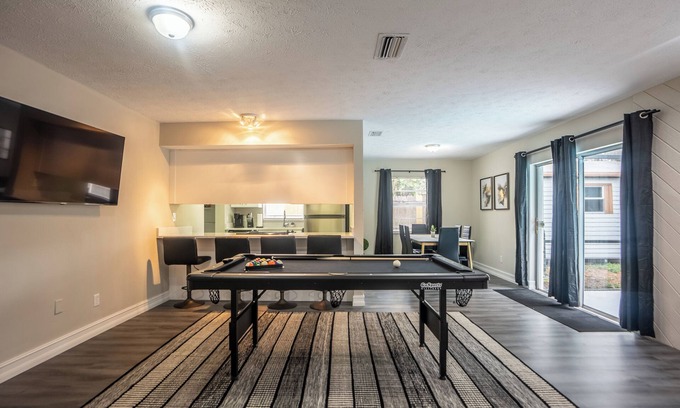 Terrace Park House | Tropical Oasis - Private pool - Ace Location