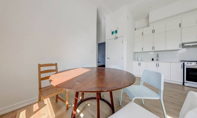 Downtown Toronto Apartment | UofT St. George Campus Penthouse – Quiet & Cozy
