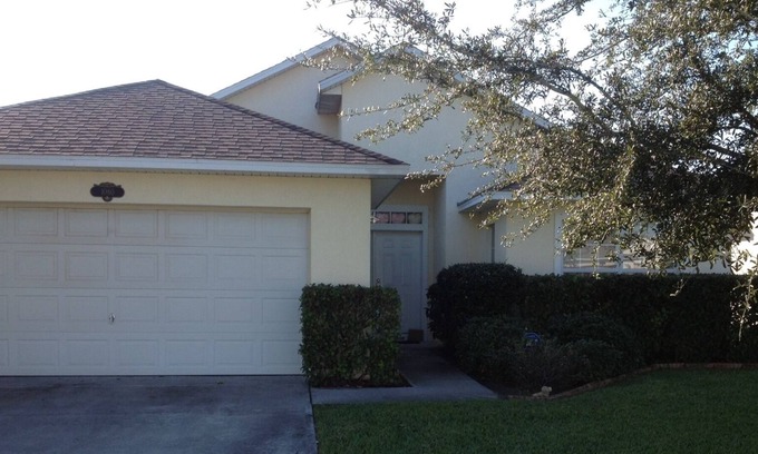 West Melbourne House | Upgraded!, Affordable, Quiet, Relaxing, Close to the beach in Sunshine State