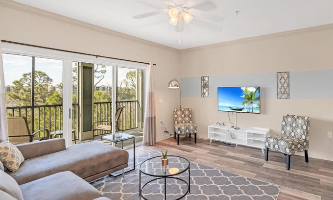 West Kissimmee Apartment | Upscale 3BR Condo with Netflix and shared Pool and Hot Tub, near Disney!
