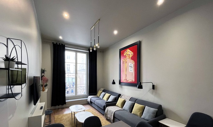 Strasbourg -Saint-Denis Apartment | Urban Flat 94 - Sublime 4BDR Flat Coco Chanel
