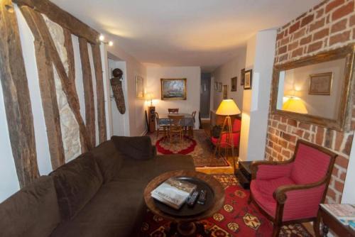 Quartier du Faubourg-Montmartre Apartment | Very French Two Bedroom in the Heart of Paris