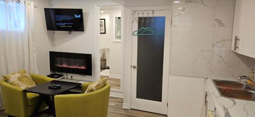 Lincoln Apartment | Walk out Basement Studio