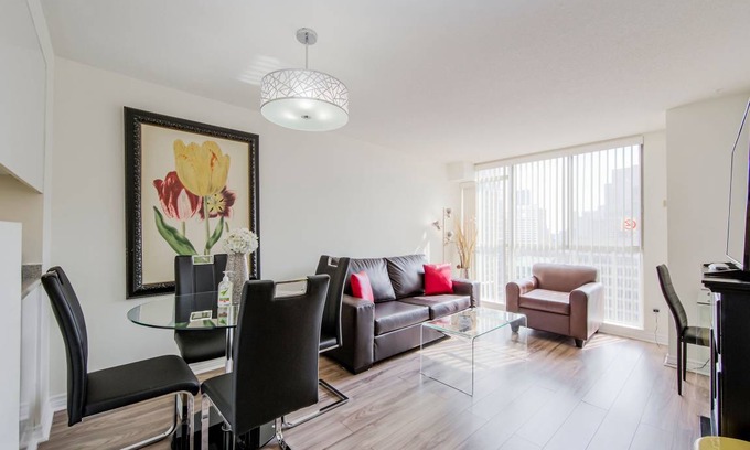Bay Street Corridor Apartment | Walk to Sick Kids Hospital Bay St. Condo (Sleeps 4) w Big Balcony & Free Parking