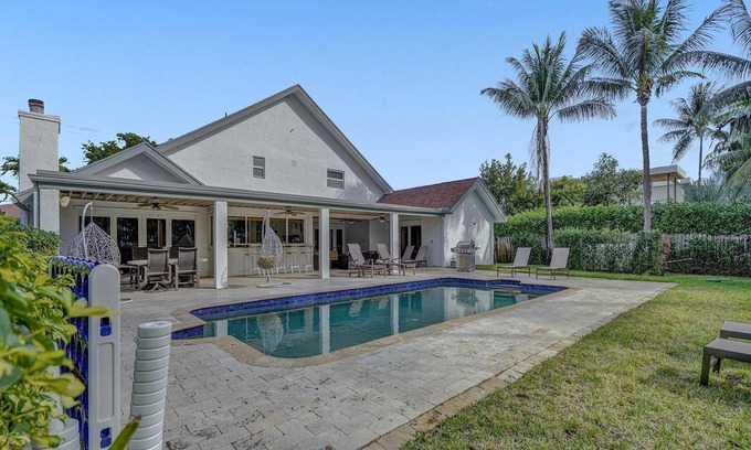 Hallandale Beach House | Waterfront 5BR heated pool minutes from Hallandale Beach