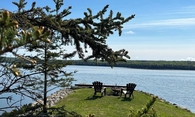 Manitoulin District Cottage | Waterfront Cottage