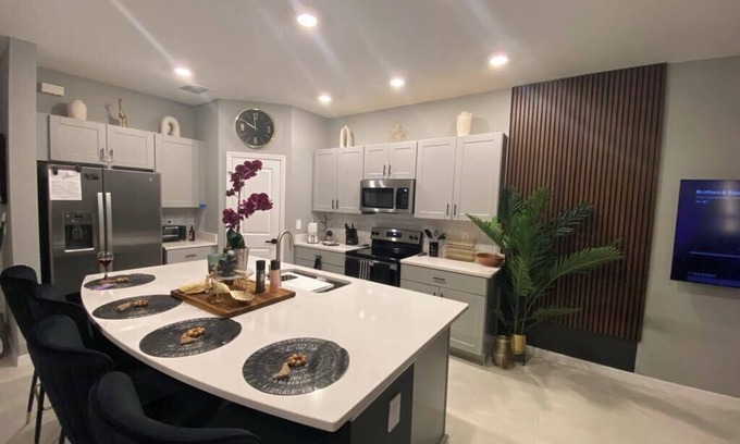 Solivita House | Welcome To Wynwood Gardens!nJust minutes from shops, restaurants & Disney parks.