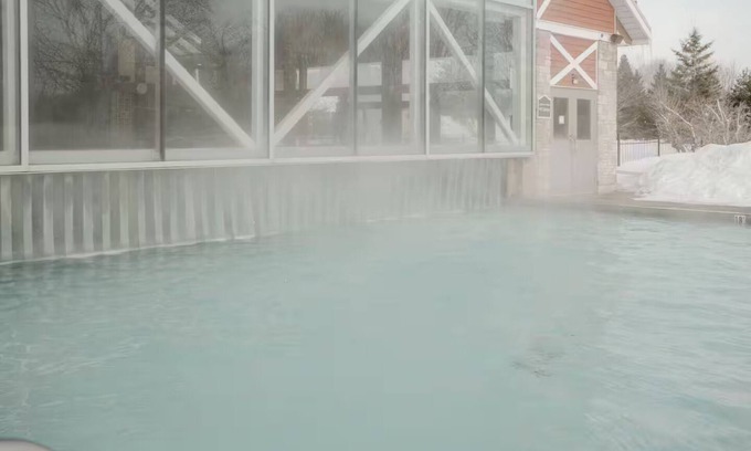Oro-Medonte Condo | Wildwood Hot Tub + Indoor/Outdoor Pool + Sauna + Game Room